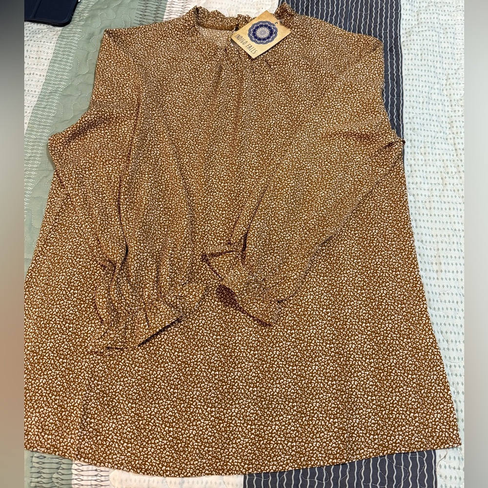 NWT Solution printed top brown Medium